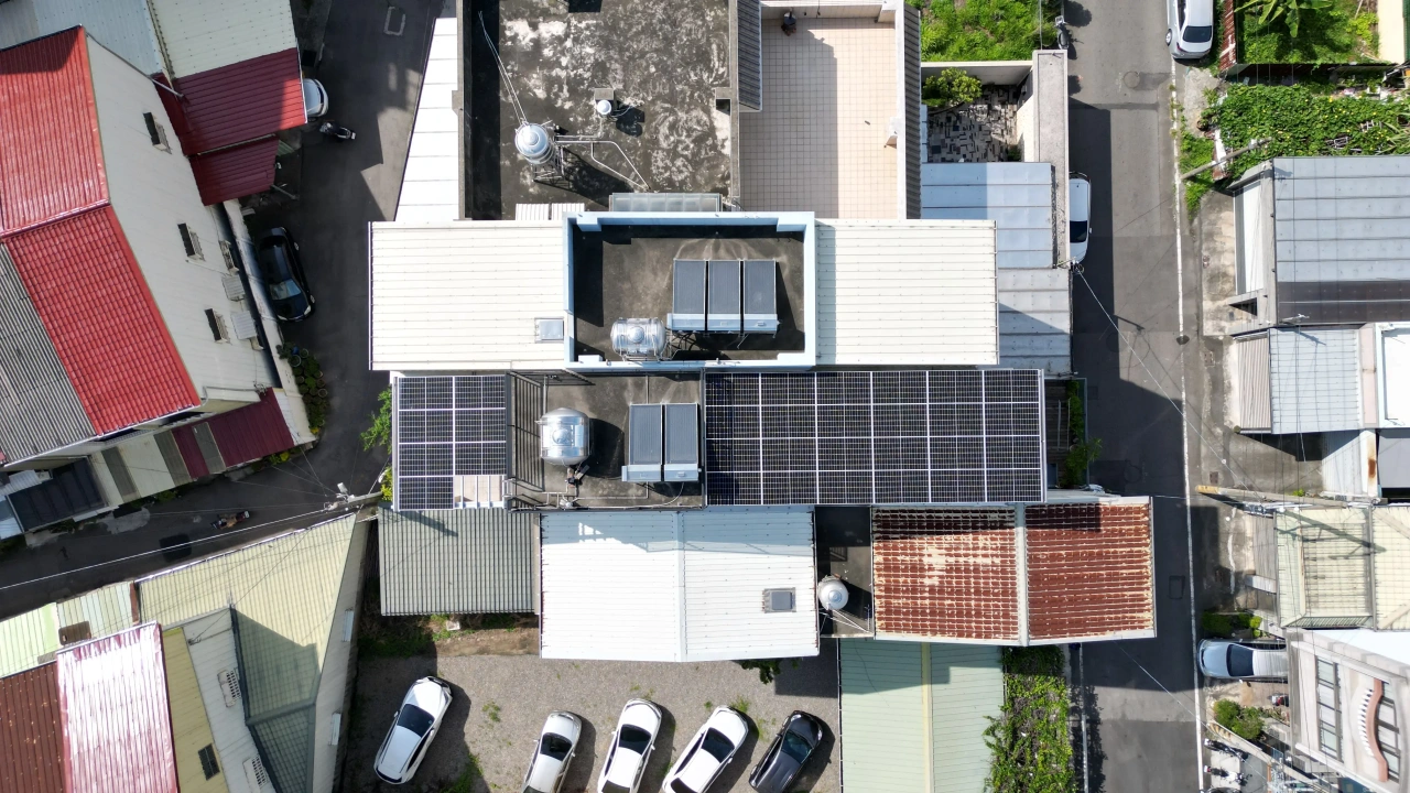 雲林斗六市透天住宅11.78kW屋頂型太陽能案場實景圖4