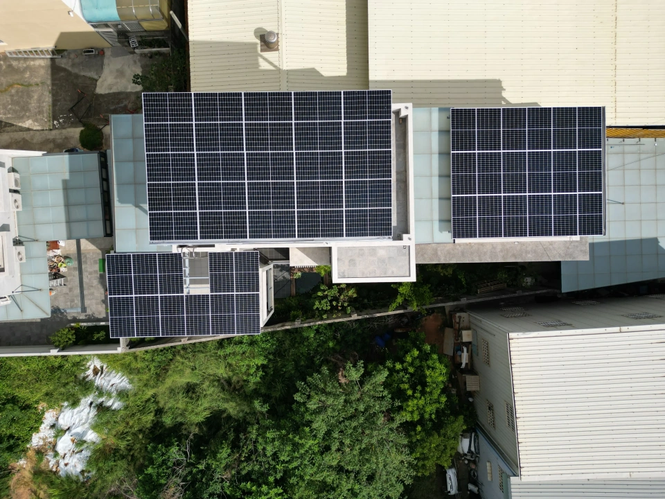 台中市沙鹿區別墅19.98kW屋頂型太陽能案場實景圖3