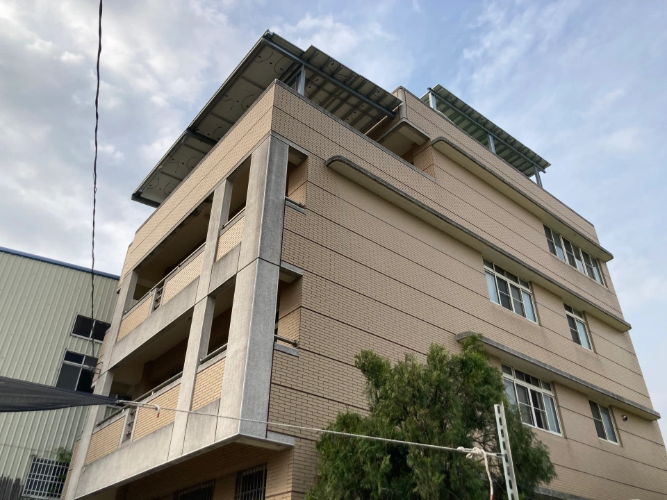 台中市神岡區透天別墅住宅19.98kW屋頂型太陽能案場實景圖