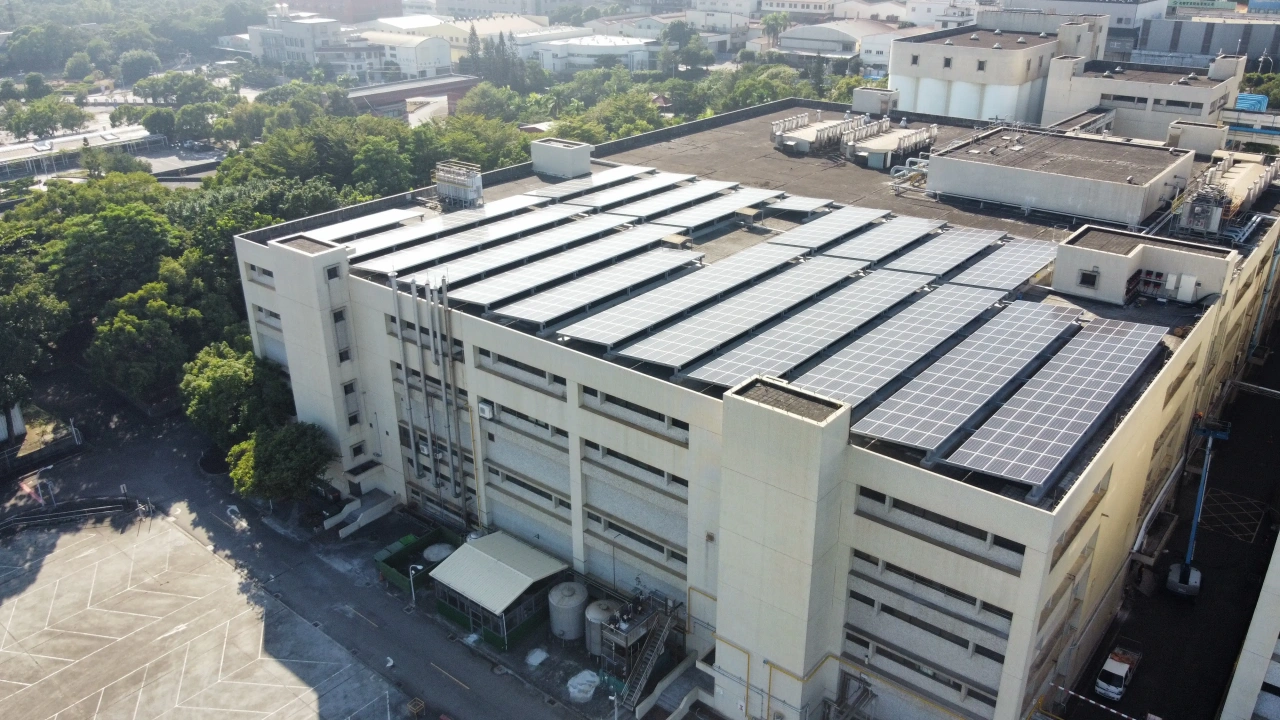 台中酒廠三期420.75kW屋頂型太陽能案場實景圖2