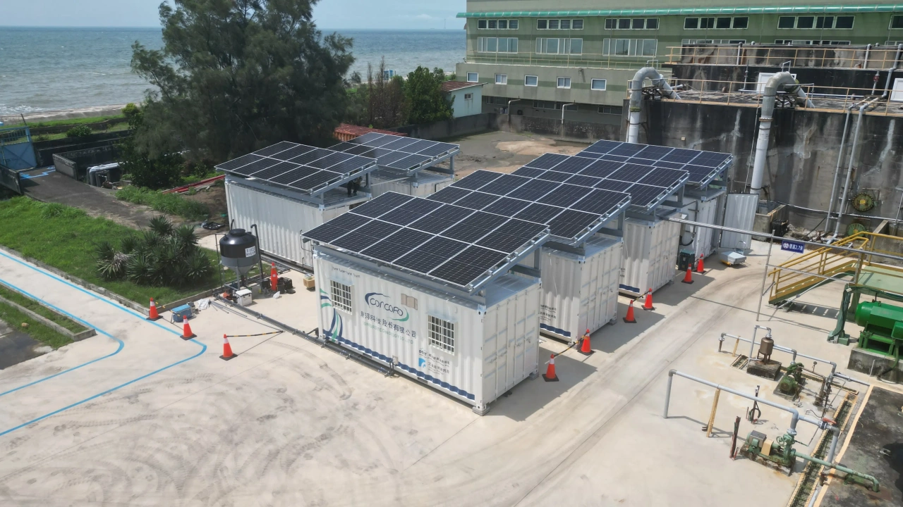 苗栗通霄貨櫃上方26.1kW太陽能系統與儲能海水淡化設備