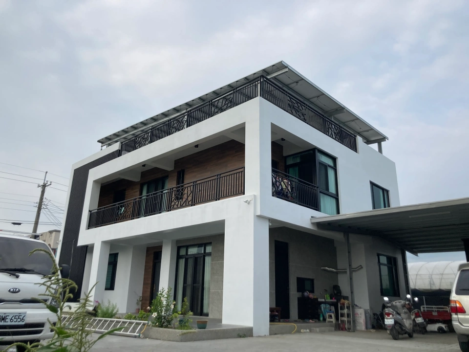 彰化溪湖別墅19.84kW屋頂型太陽能案場實景圖