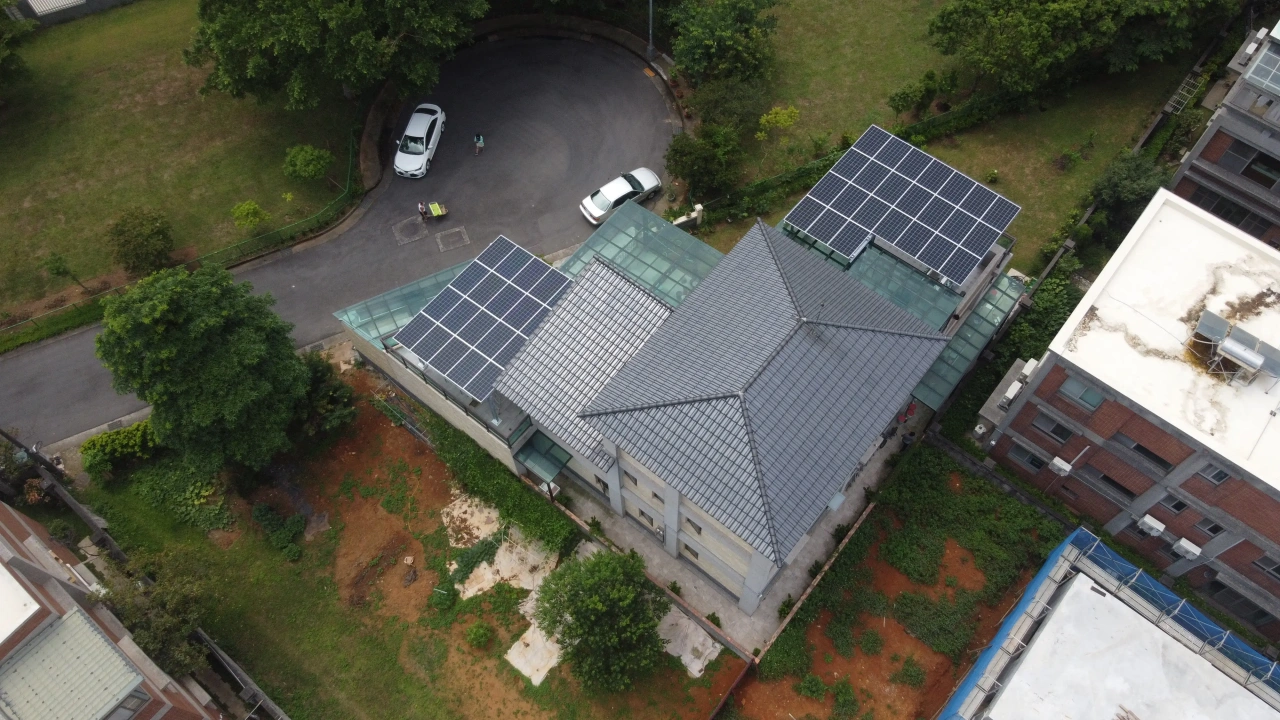 桃園龍潭區別墅14.52kW屋頂型太陽能案場實景圖5