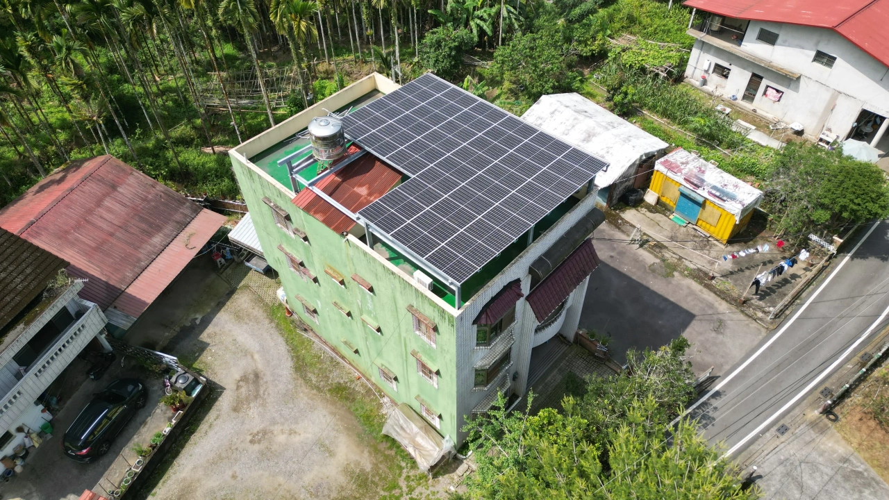 南投鹿谷鄉透天住宅17.1kW屋頂型太陽能案場實景圖3