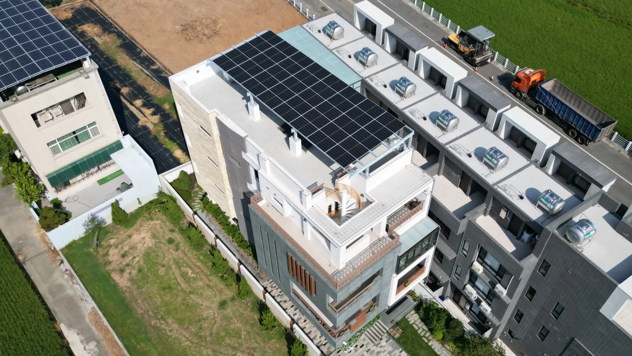 台中市梧棲區19.8kW屋頂棚架式太陽能發電系統工程實績