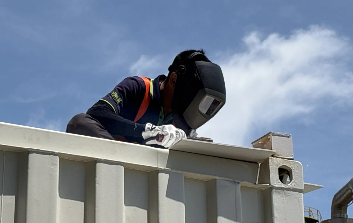 苗栗通霄貨櫃上方26.1kW太陽能系統與儲能海水淡化設備