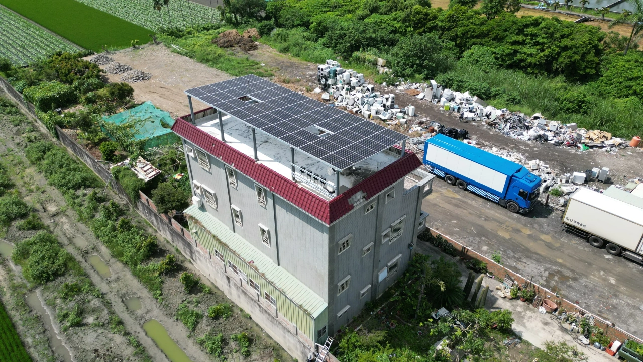 雲林西螺鎮住宅屋頂19.76kW太陽能案場實景圖3