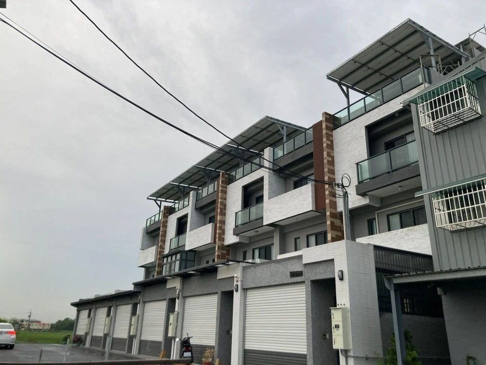 嘉義新港社區透天住宅39.93kW屋頂型太陽能案場實景圖2